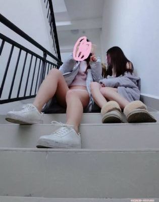 黑色皮革